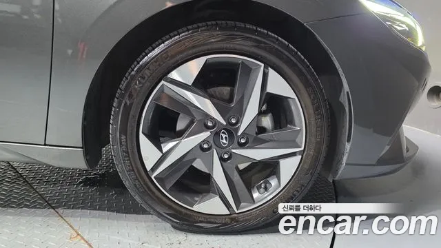 Hyundai AVANTE Avante (CN7) — Фото автомобиля 16