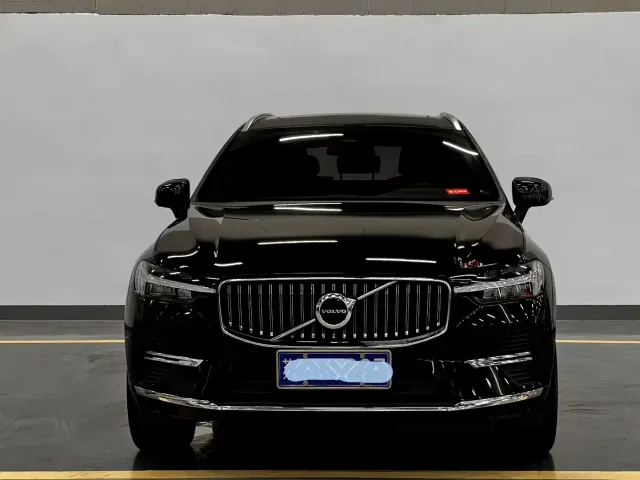 Volvo XC60 — Фото автомобиля 2