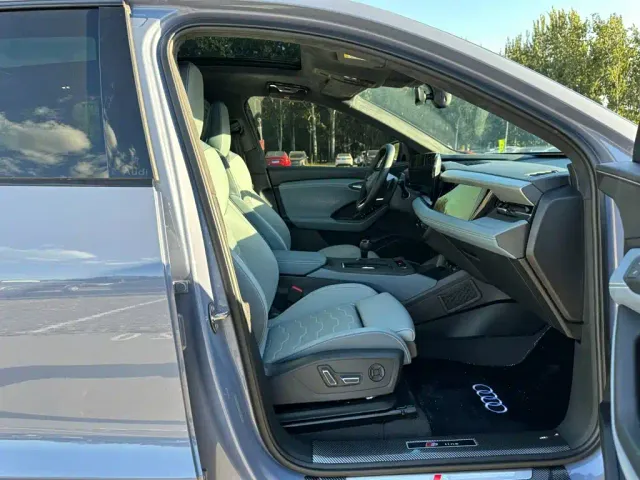 Audi Q6L e-tron — Фото автомобиля 14