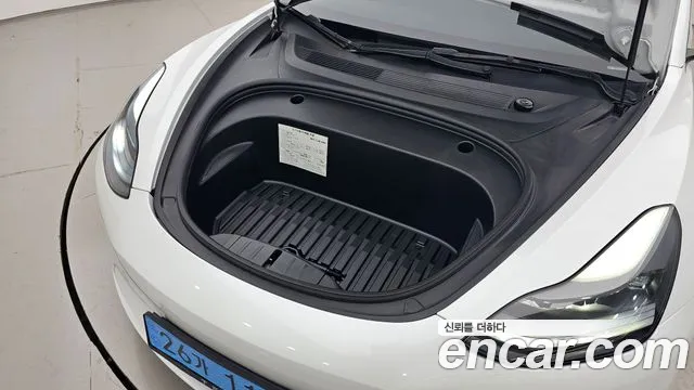 Tesla Model 3 — Фото автомобиля 6