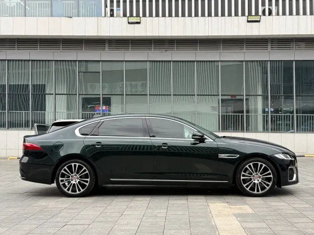 Jaguar XFL — Фото автомобиля 4