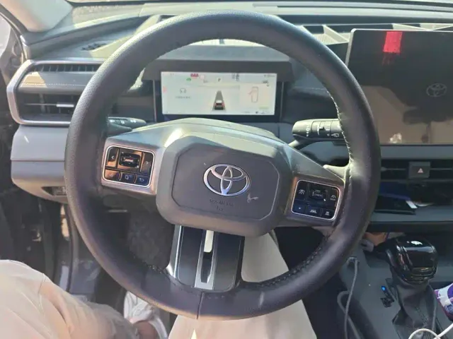 Toyota RAV4 — Фото автомобиля 15