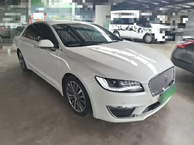 Lincoln MKZ — Фото автомобиля 3