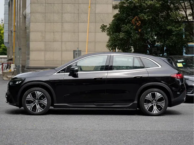 Mercedes-Benz EQE SUV — Фото автомобиля 3