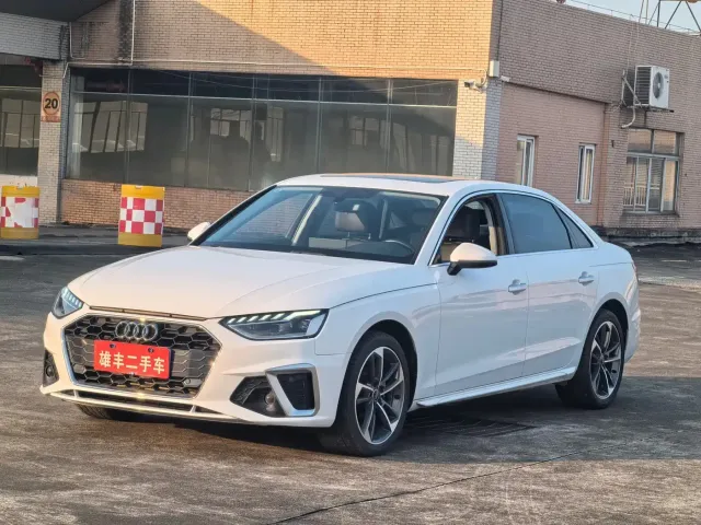 Фотография автомобиля — Audi A4L
