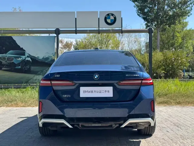 BMW i5 — Фото автомобиля 5