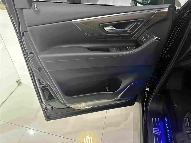 Toyota Vellfire — Фото автомобиля 5