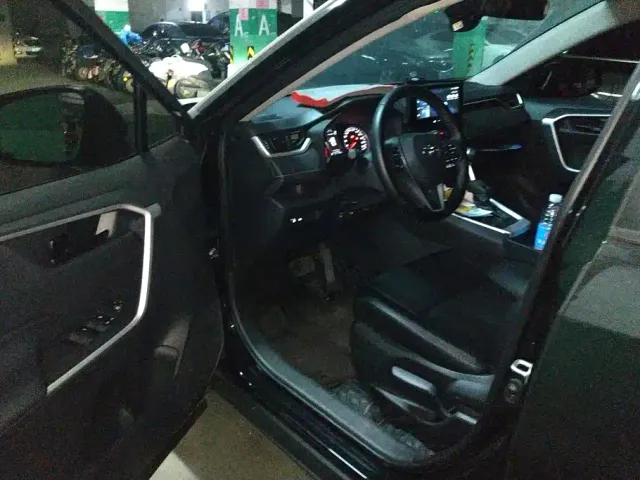 Toyota RAV4 — Фото автомобиля 8