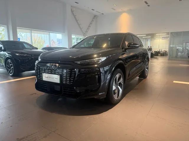 Фотография автомобиля — Audi Q6L e-tron