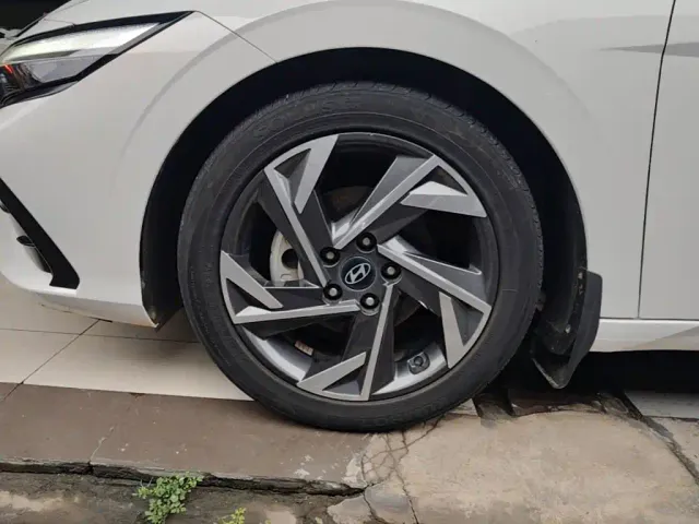 Hyundai Elantra — Фото автомобиля 22