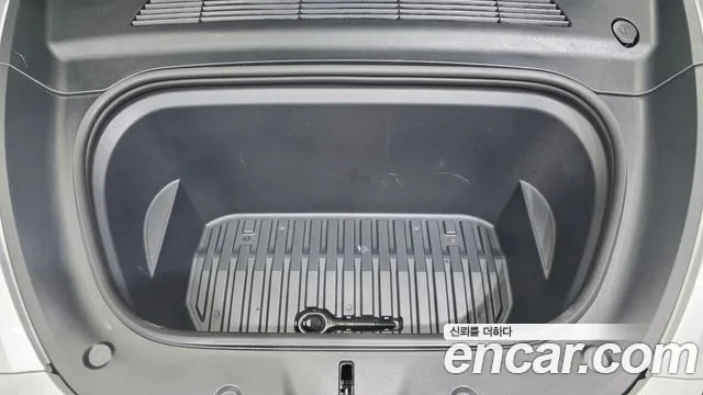 Tesla Model Y — Фото автомобиля 6