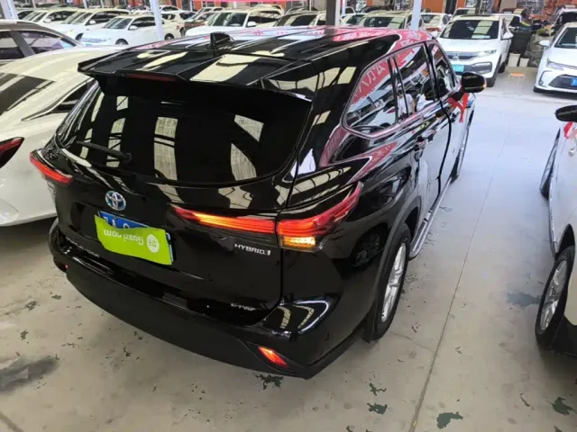 Toyota Highlander — Фото автомобиля 6