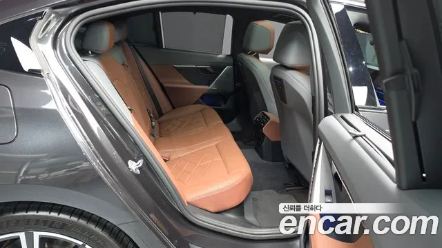 BMW 5 Series — Фото автомобиля 17