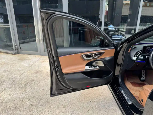 Mercedes-Benz E-Class — Фото автомобиля 11