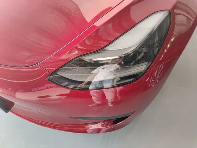 Tesla Model 3 — Фото автомобиля 23