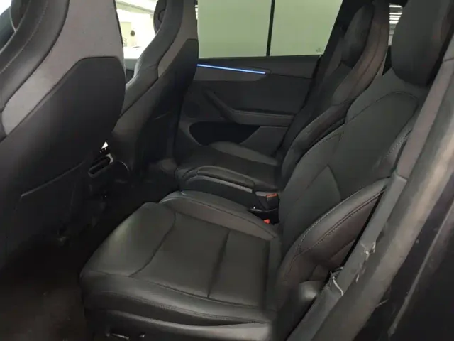 Tesla Model Y L — Фото автомобиля 16