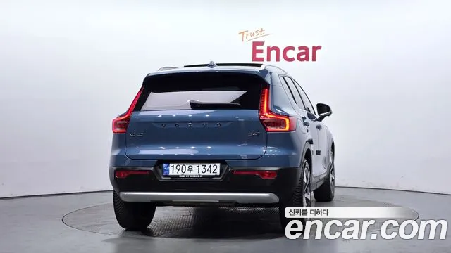 Вольво XC40 B4 Ultimate Bright — Фото автомобиля 3