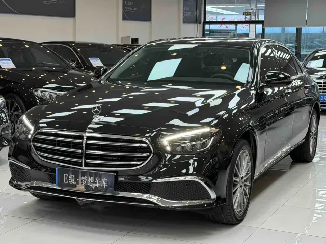 Mercedes-Benz E-Class — Фото автомобиля 3