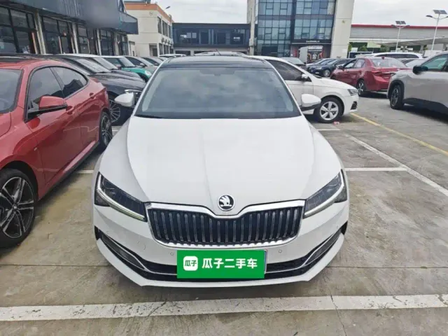 Skoda Superb — Фото автомобиля 2