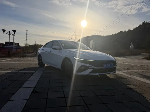 Hyundai Elantra — Фото автомобиля 4