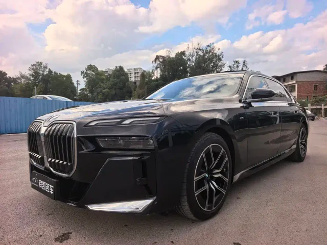 Фотография автомобиля — BMW 7 Series