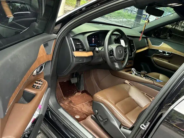 Volvo XC90 — Фото автомобиля 4