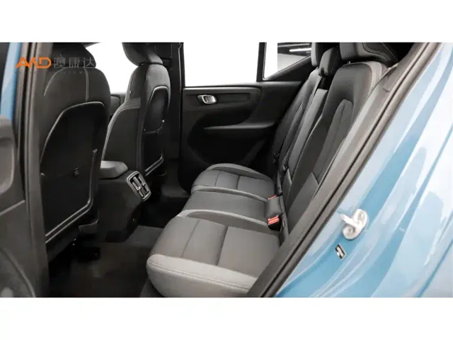 Volvo XC40 — Фото автомобиля 7