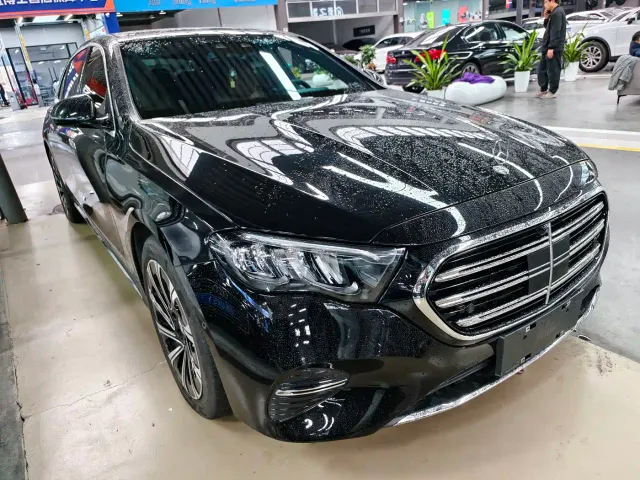 Mercedes-Benz E-Class — Фото автомобиля 3