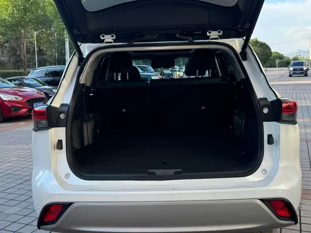 Toyota Highlander — Фото автомобиля 19