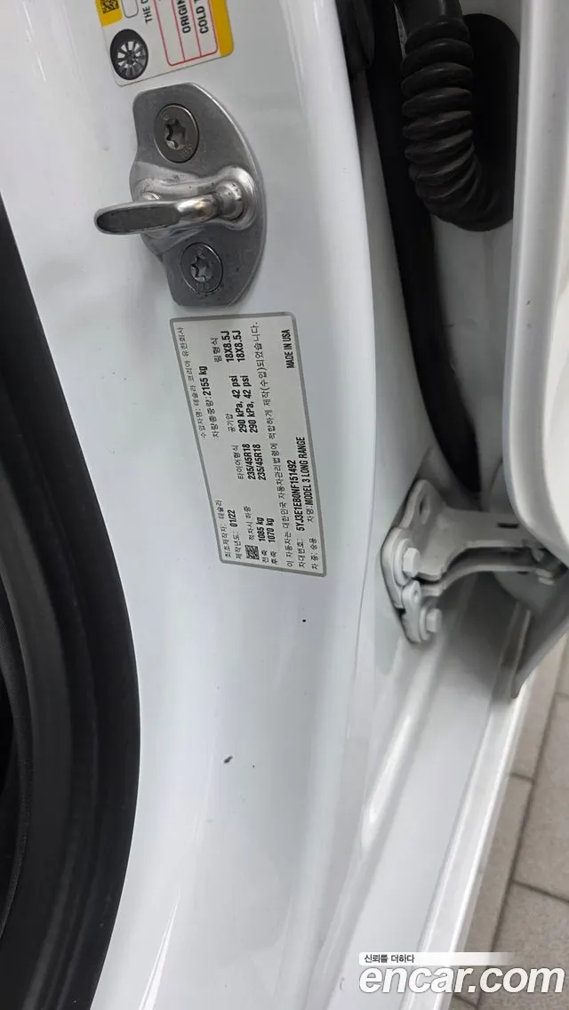 Tesla Model 3 — Фото автомобиля 24