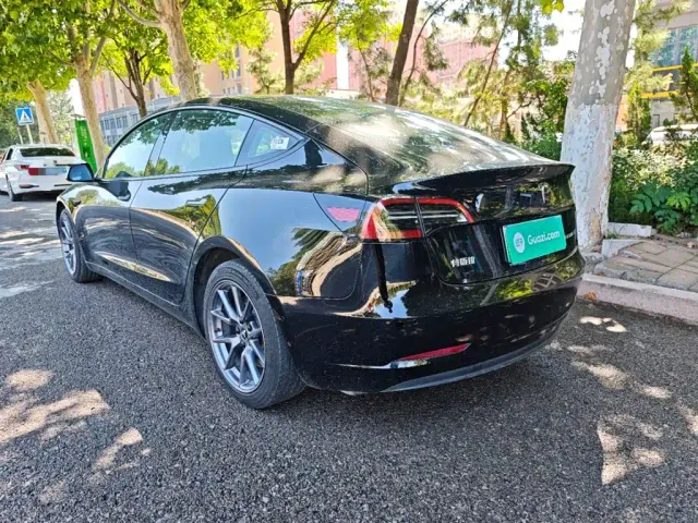 Tesla Model 3 — Фото автомобиля 22