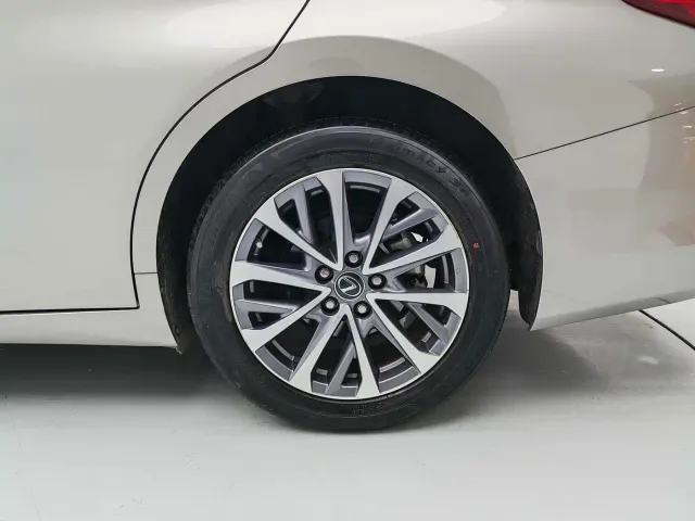 Lexus ES — Фото автомобиля 16