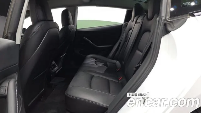 Tesla Model 3 — Фото автомобиля 12