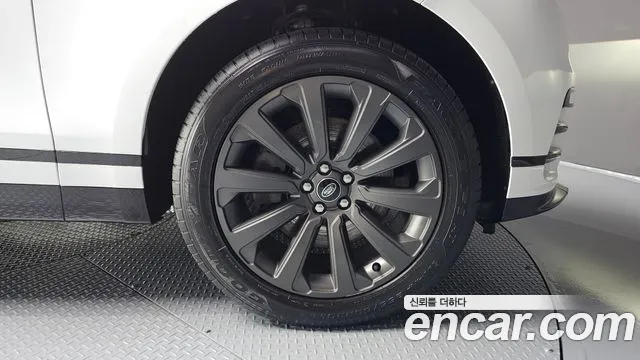 Land Rover Range Rover Velar Range Rover Velar 2.0 P250 R-Dynamic SE — Фото автомобиля 5