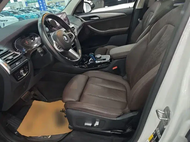 BMW iX3 — Фото автомобиля 14