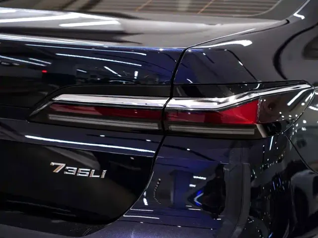 BMW 7 Series — Фото автомобиля 9