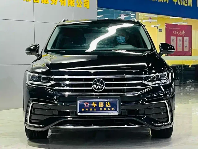Volkswagen Tiguan L — Фото автомобиля 2