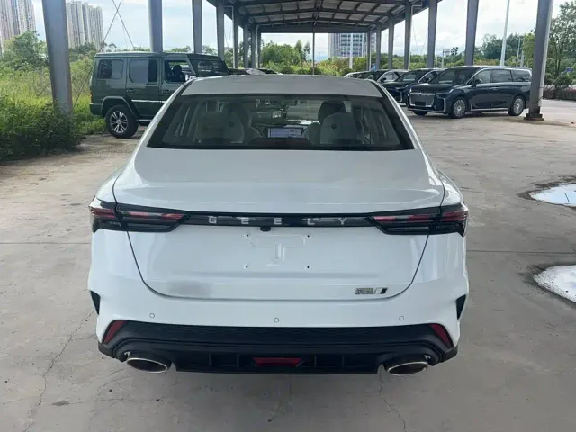 Geely Binrui — Фото автомобиля 10