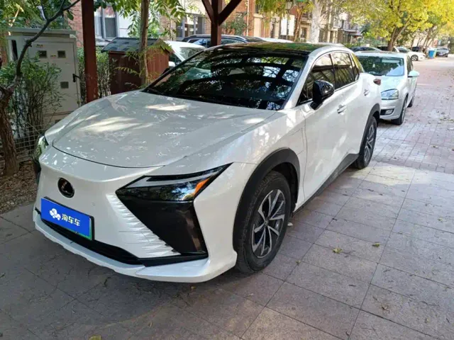 Фотография автомобиля — Lexus RZ