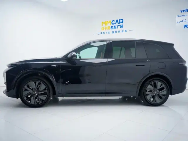 Li Auto L8 — Фото автомобиля 11