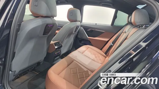 BMW 5 Series G60 — Фото автомобиля 25
