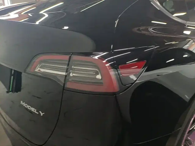 Tesla Model Y — Фото автомобиля 7