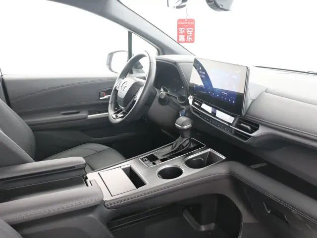 Toyota Sienna — Фото автомобиля 12