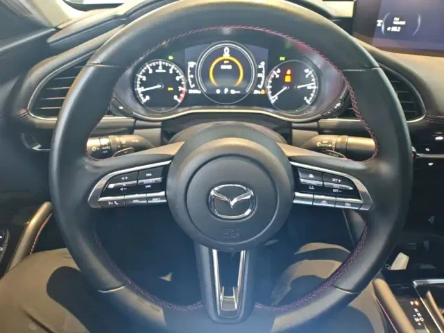 Mazda Axela — Фото автомобиля 10