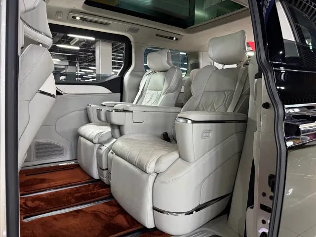 Volvo EM90 — Фото автомобиля 15