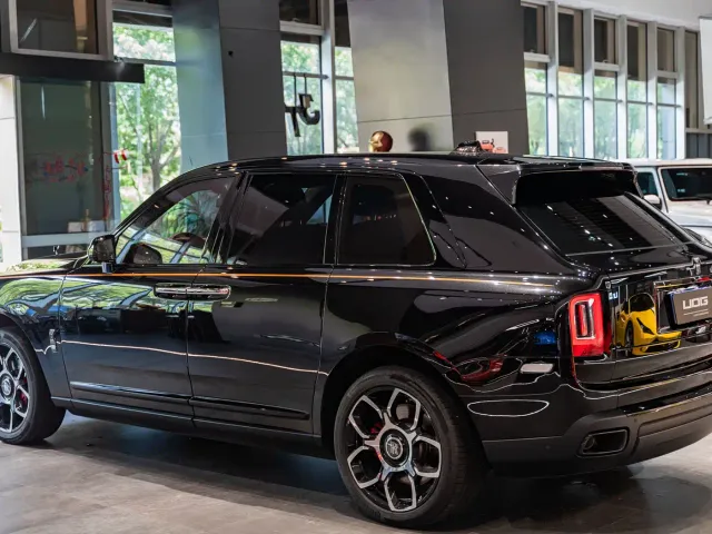 Rolls-Royce Cullinan — Фото автомобиля 11