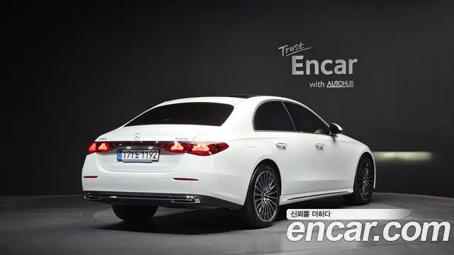 Mercedes-Benz E-Class — Фото автомобиля 2