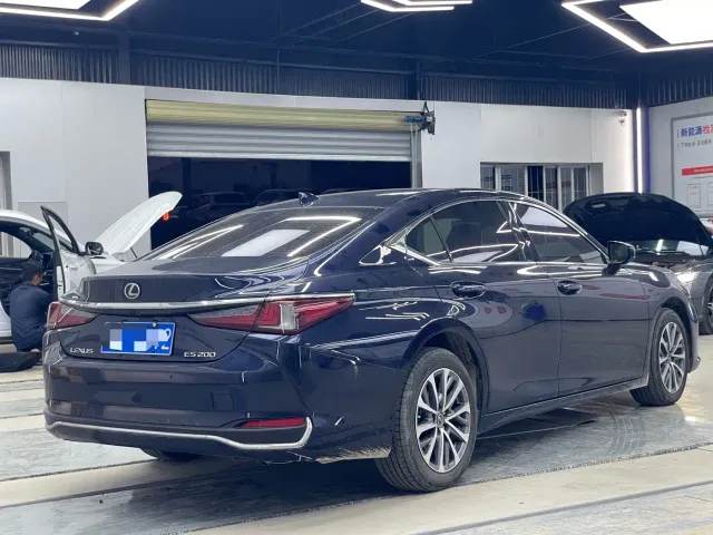 Lexus ES — Фото автомобиля 2