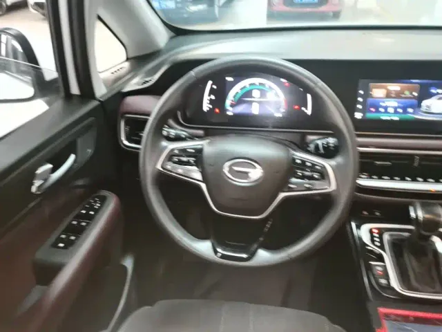GAC Trumpchi M6 — Фото автомобиля 10