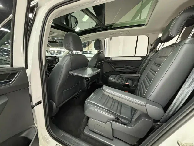 Volkswagen Touran — Фото автомобиля 9